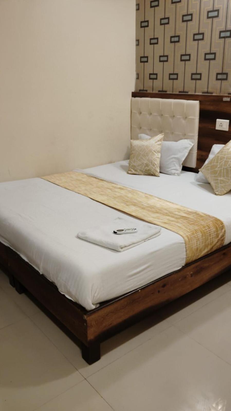 Hotel Crystal Park Near Nesco Exhibition Center Mumbai Luaran gambar