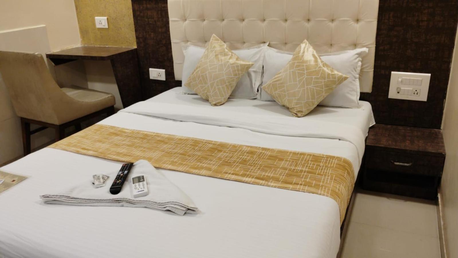 Hotel Crystal Park Near Nesco Exhibition Center Mumbai Luaran gambar
