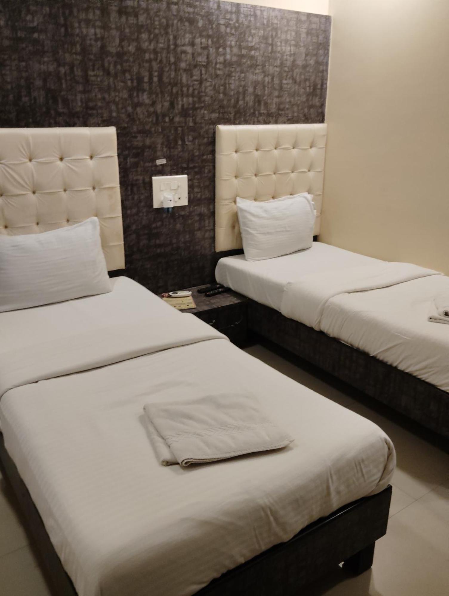 Hotel Crystal Park Near Nesco Exhibition Center Mumbai Luaran gambar
