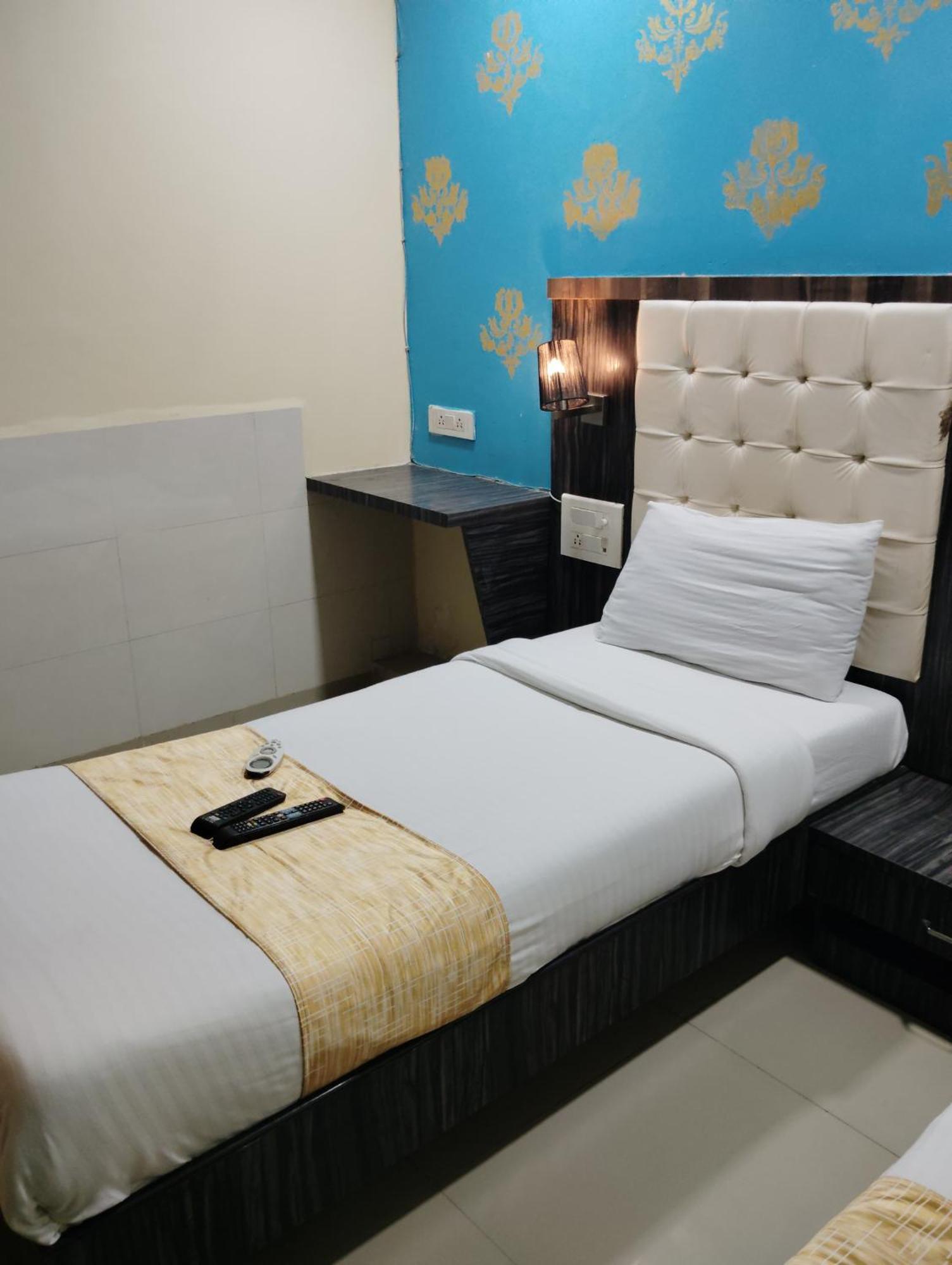 Hotel Crystal Park Near Nesco Exhibition Center Mumbai Luaran gambar
