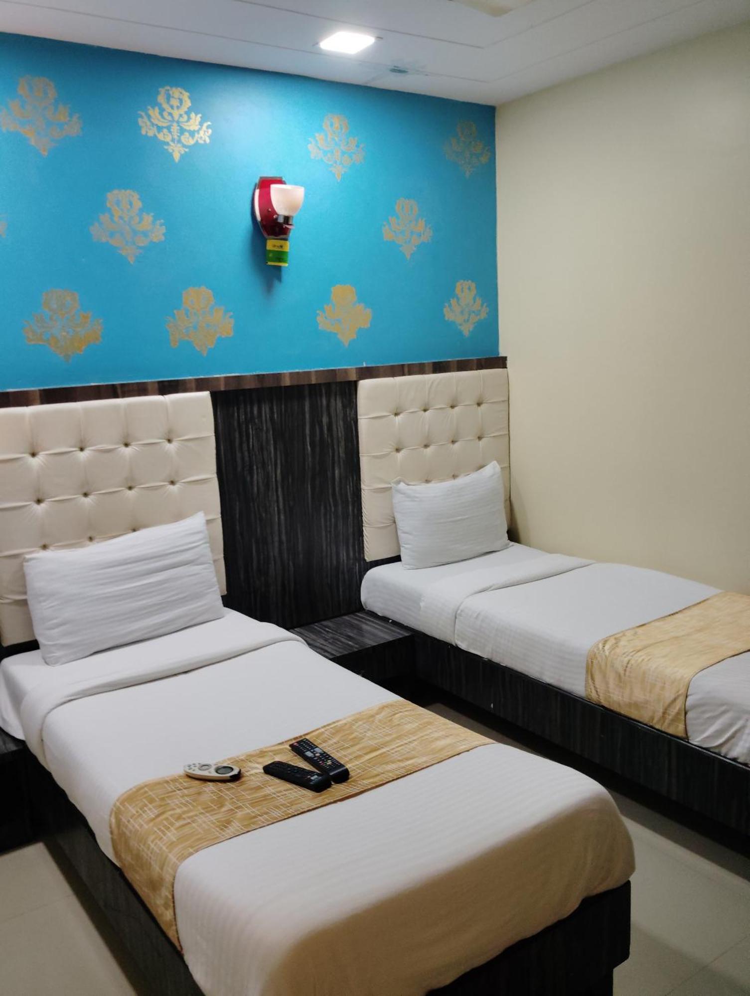 Hotel Crystal Park Near Nesco Exhibition Center Mumbai Luaran gambar