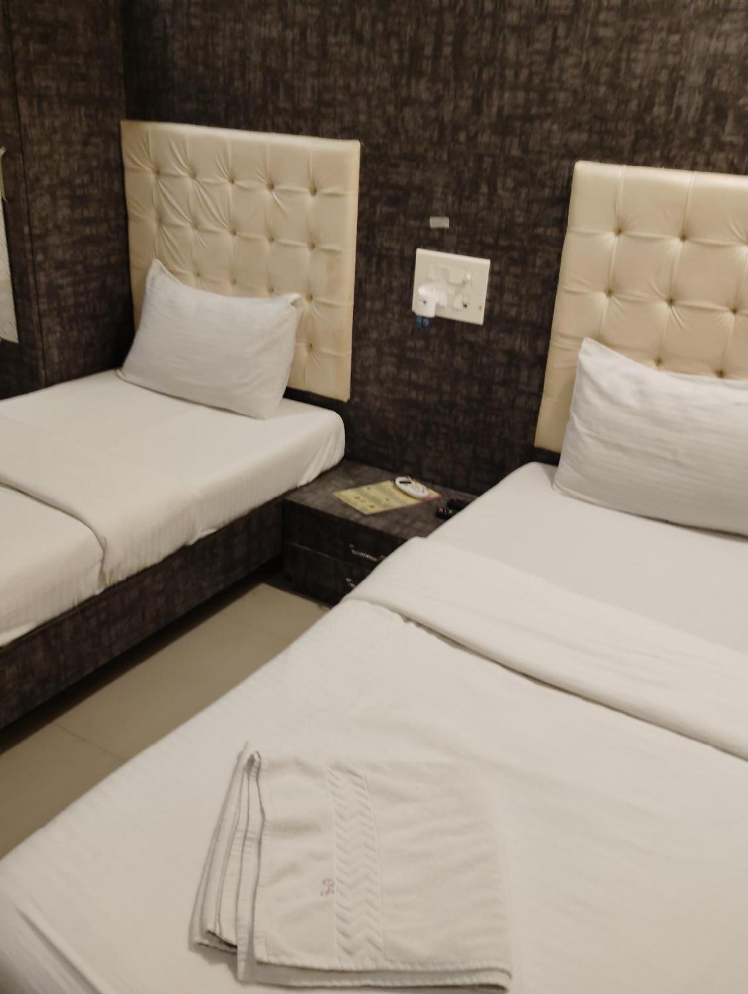 Hotel Crystal Park Near Nesco Exhibition Center Mumbai Luaran gambar