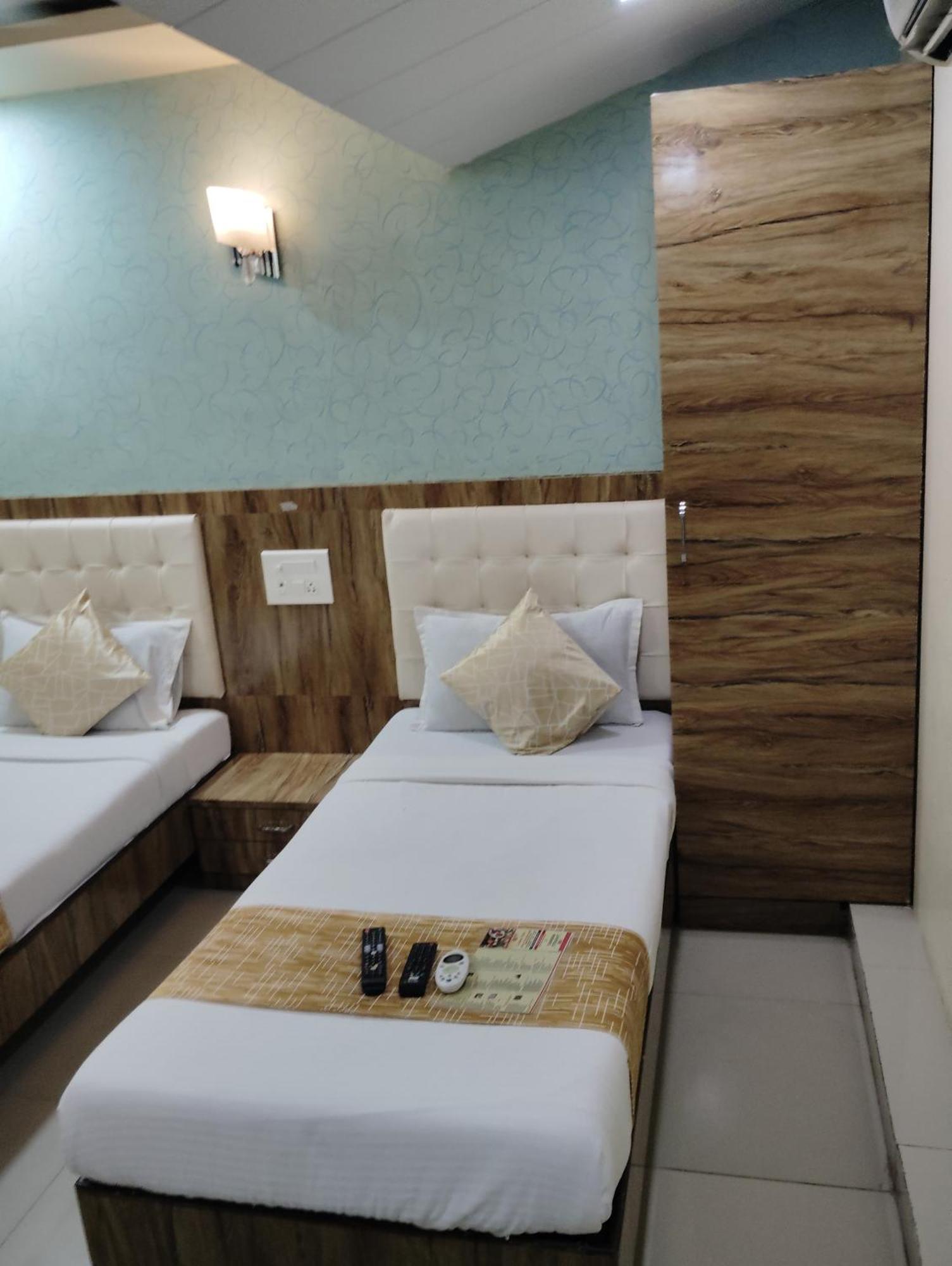 Hotel Crystal Park Near Nesco Exhibition Center Mumbai Luaran gambar
