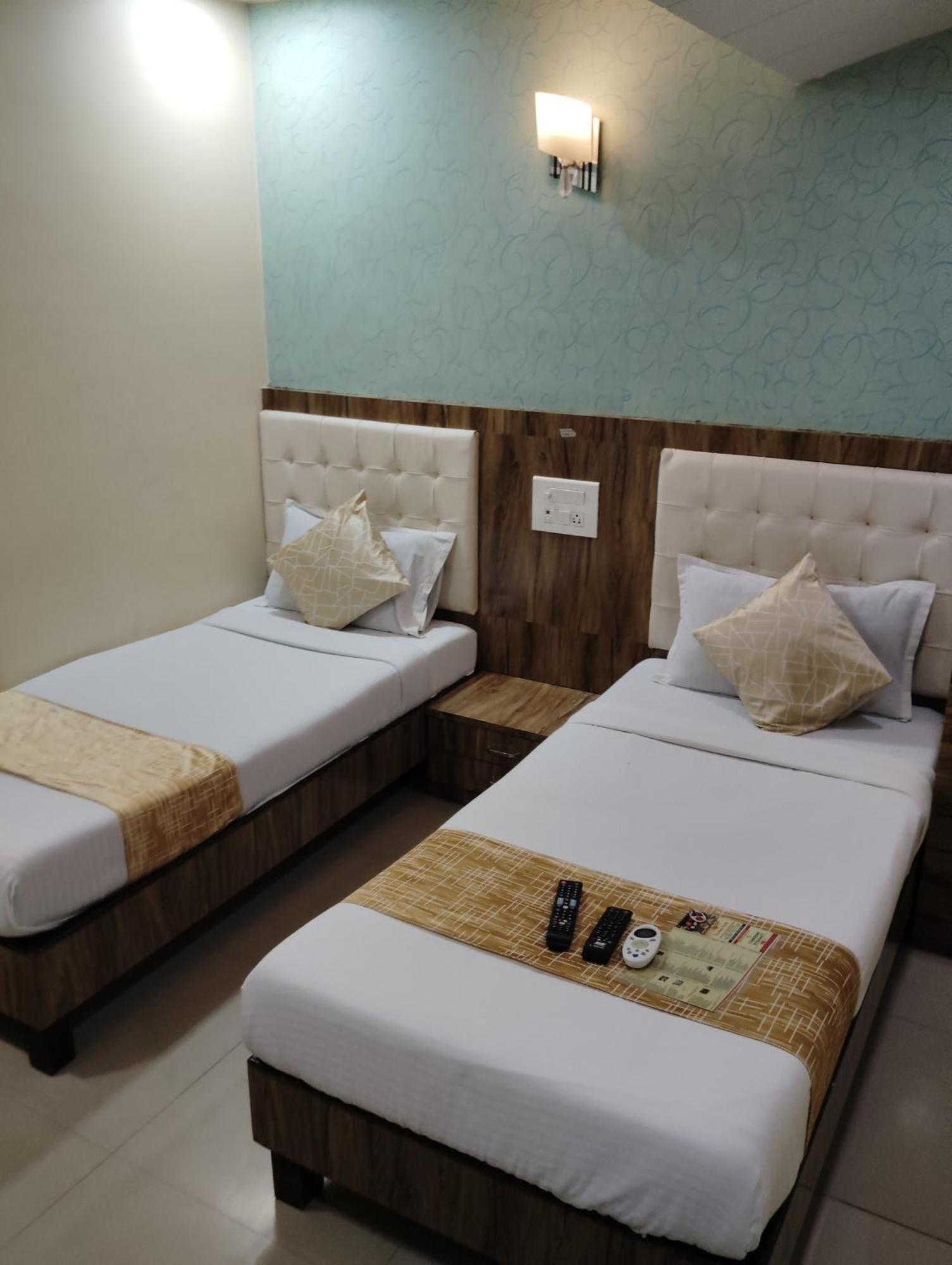 Hotel Crystal Park Near Nesco Exhibition Center Mumbai Luaran gambar