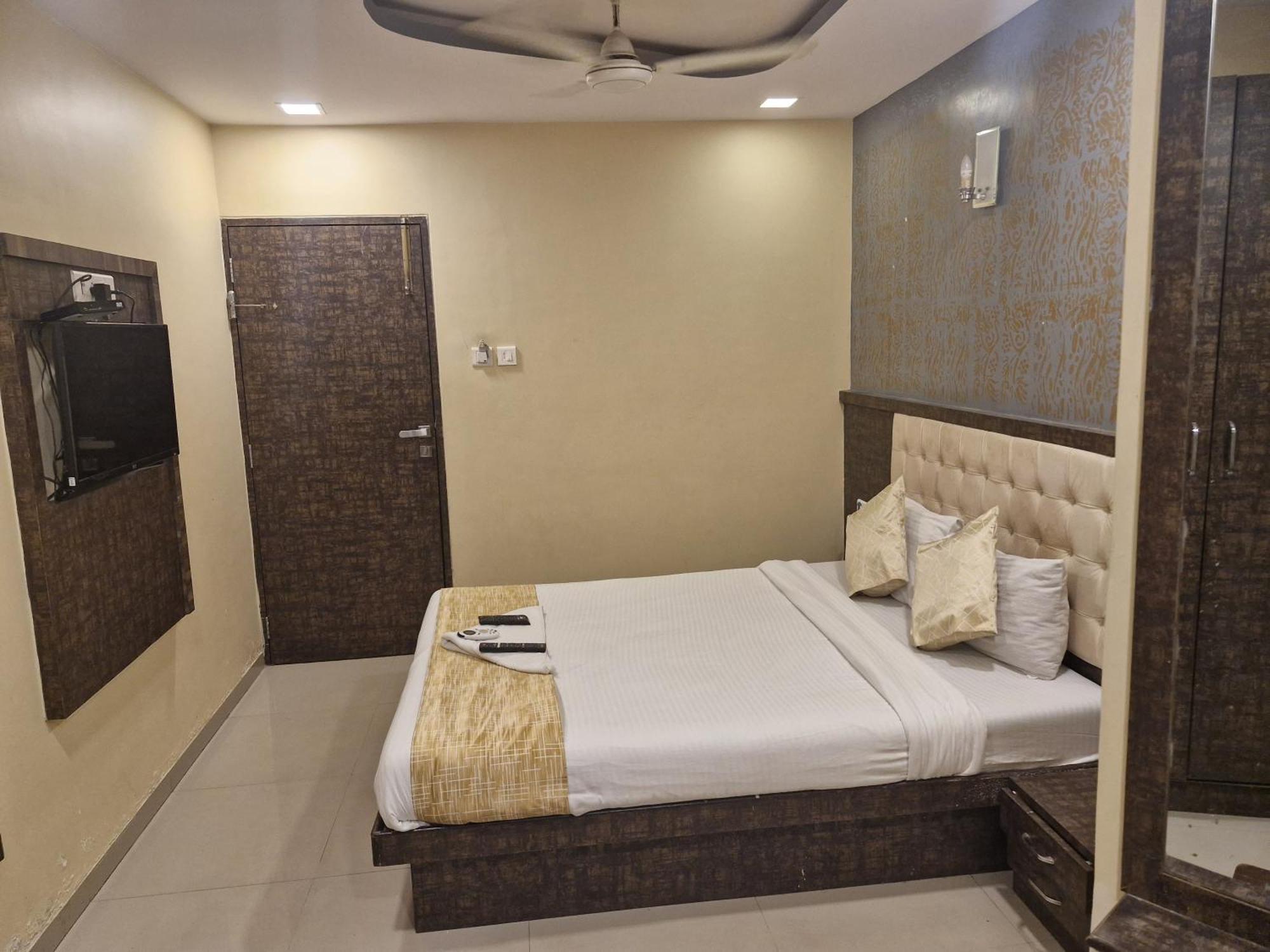 Hotel Crystal Park Near Nesco Exhibition Center Mumbai Luaran gambar