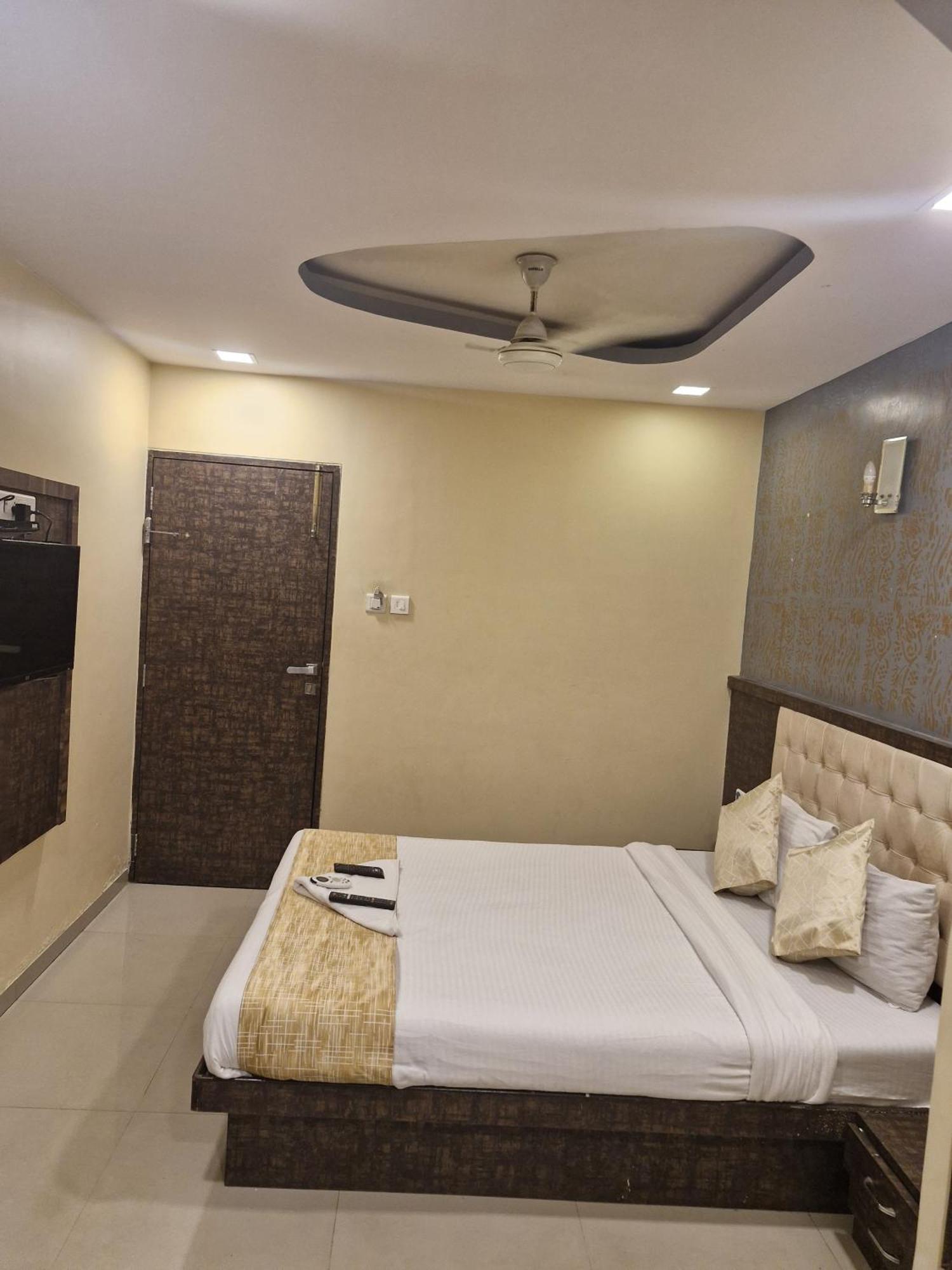 Hotel Crystal Park Near Nesco Exhibition Center Mumbai Luaran gambar