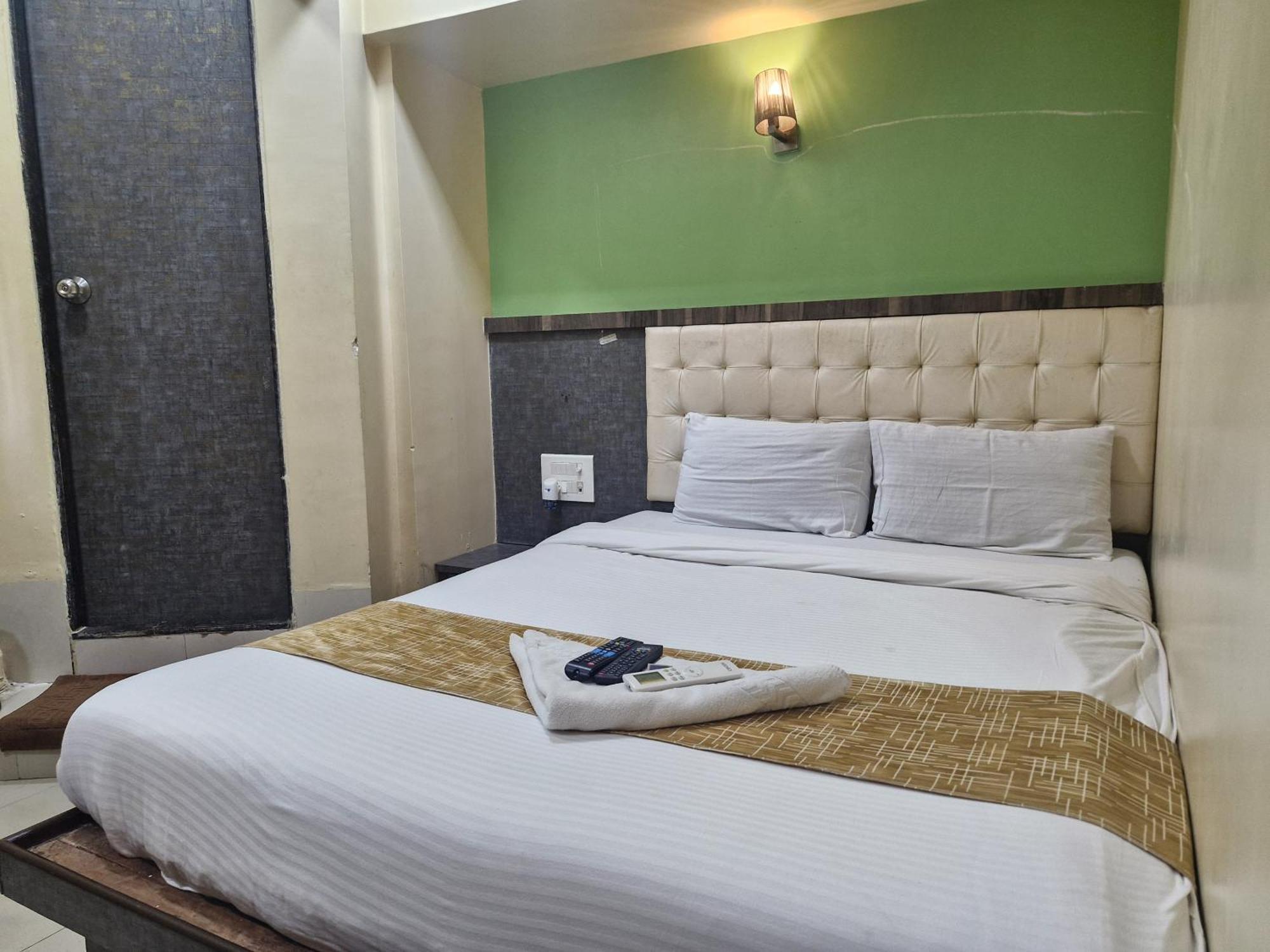 Hotel Crystal Park Near Nesco Exhibition Center Mumbai Luaran gambar