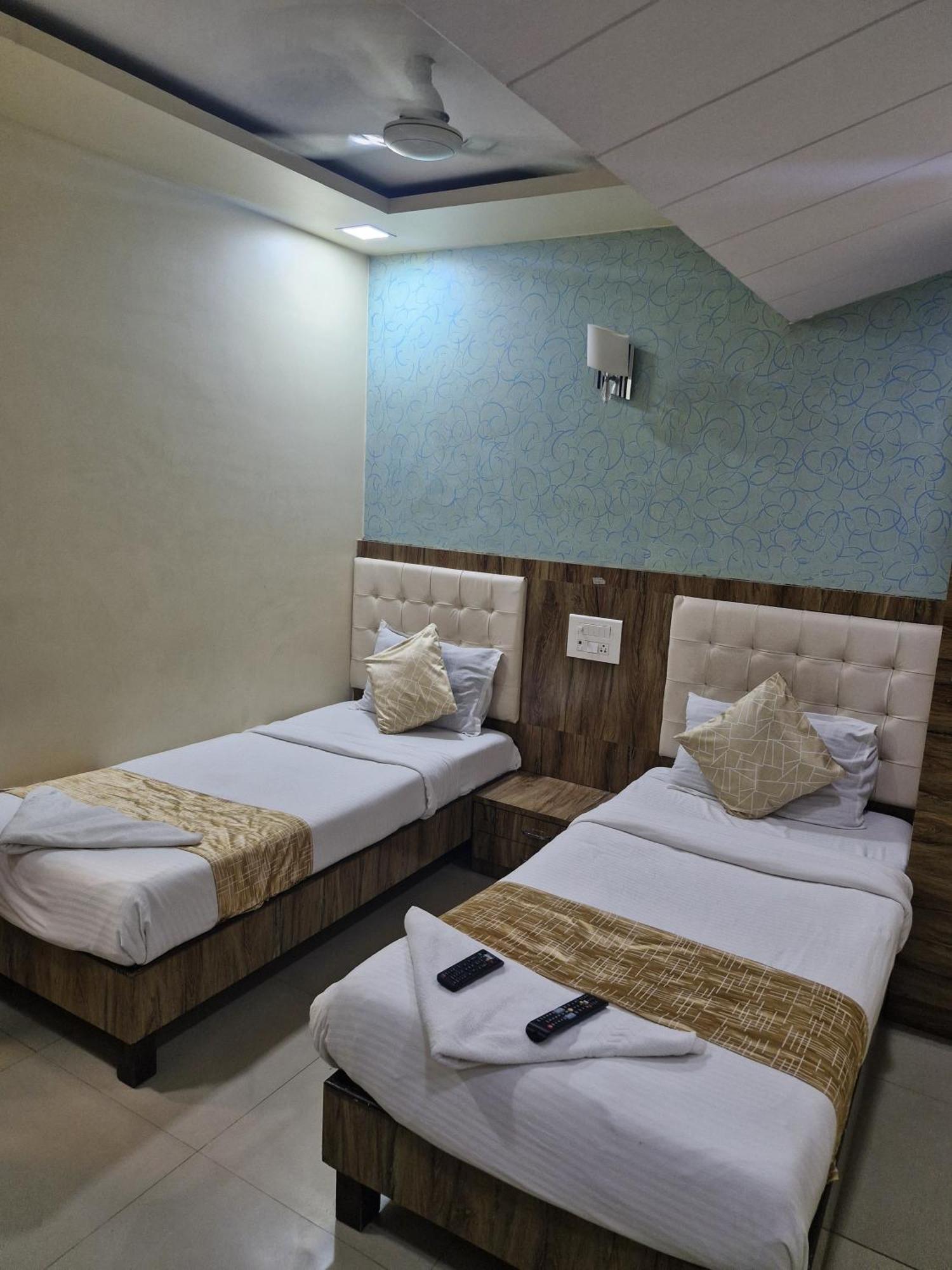 Hotel Crystal Park Near Nesco Exhibition Center Mumbai Luaran gambar
