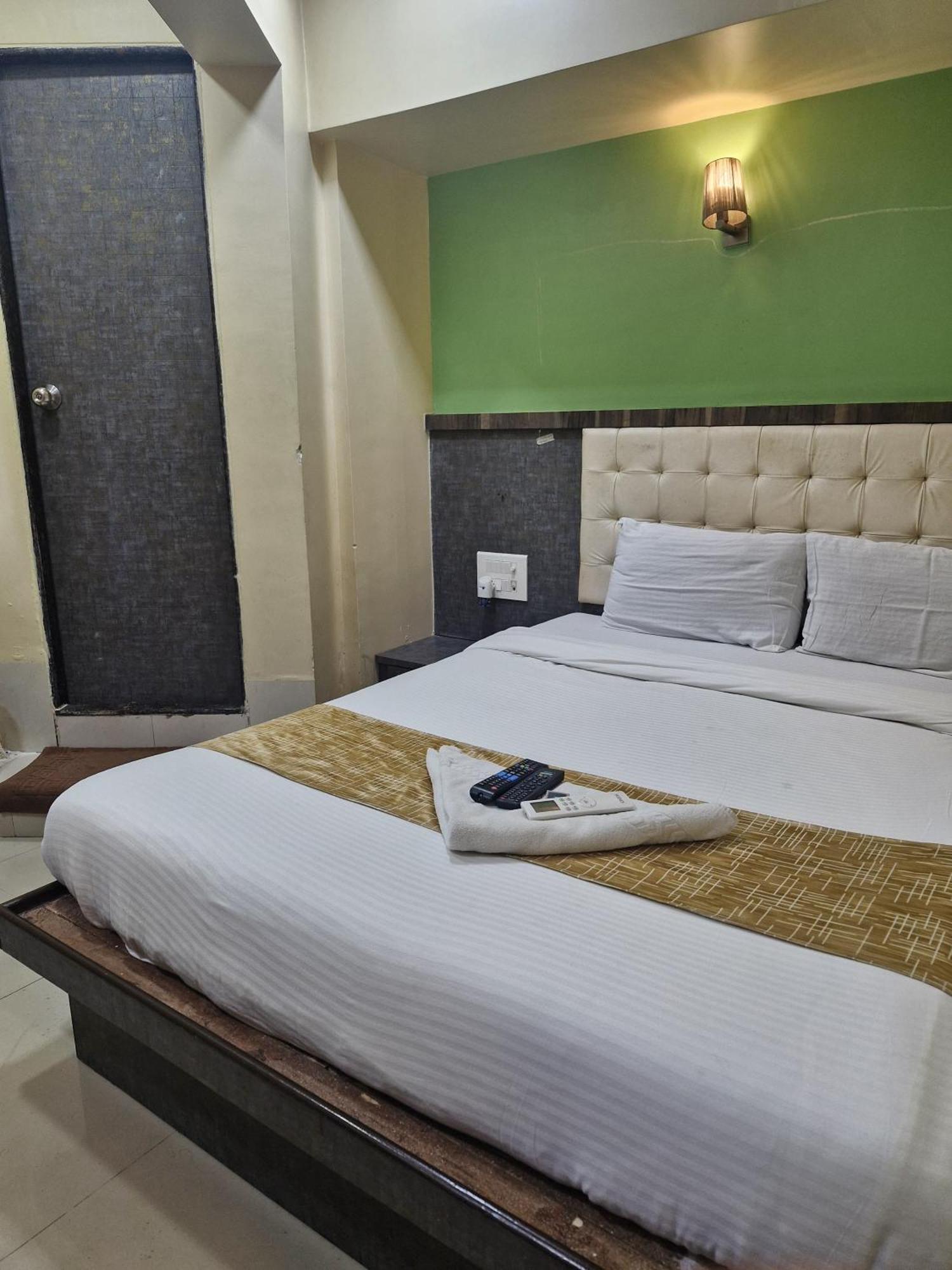 Hotel Crystal Park Near Nesco Exhibition Center Mumbai Luaran gambar