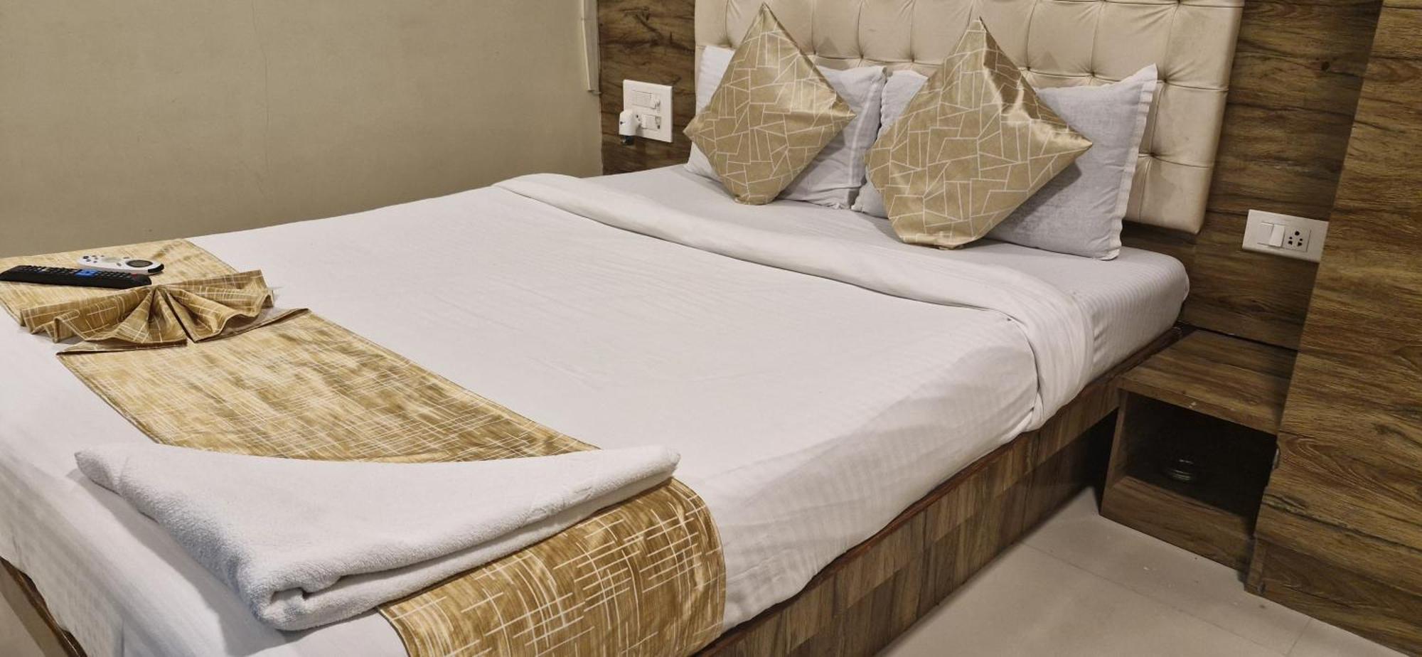 Hotel Crystal Park Near Nesco Exhibition Center Mumbai Luaran gambar