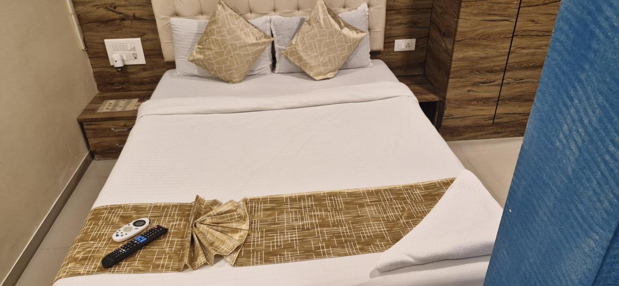 Hotel Crystal Park Near Nesco Exhibition Center Mumbai Luaran gambar